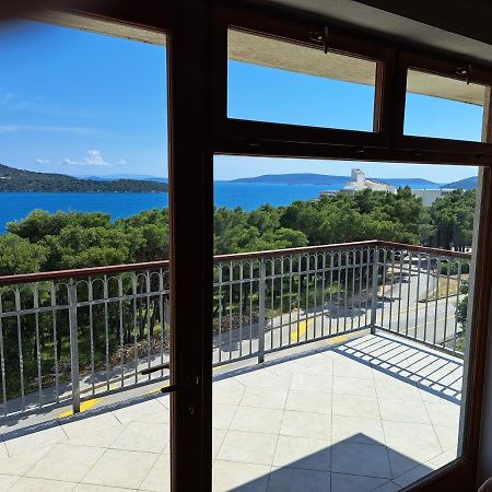 Apartment With Splendid Sea View Trogir Eksteriør billede