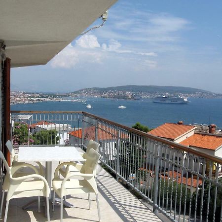 Apartment With Splendid Sea View Trogir Eksteriør billede