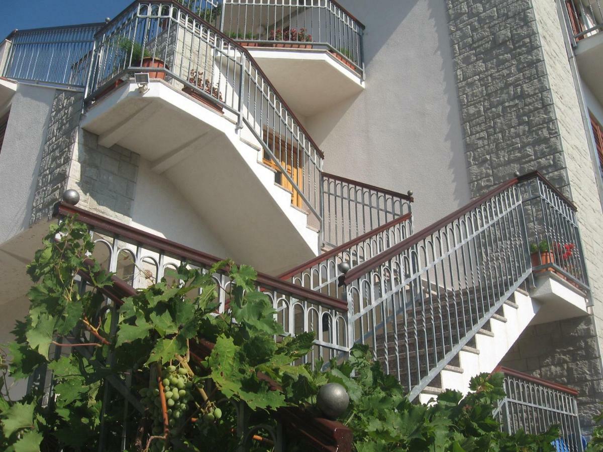 Apartment With Splendid Sea View Trogir Eksteriør billede