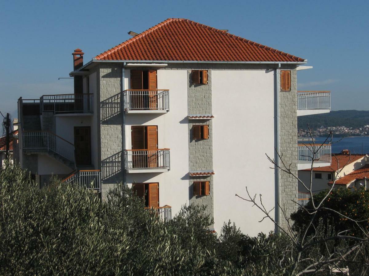 Apartment With Splendid Sea View Trogir Eksteriør billede